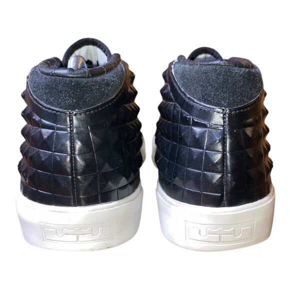 NIKE LEBRON XIII 13 LIFESTYLE 819859 001 BLACK/METALLIC GOLD-SAIL Mens Sz 10 - Picture 4 of 8